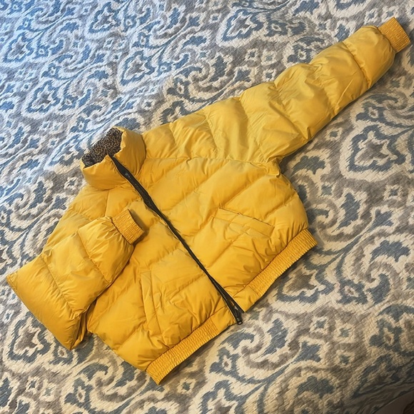 Levi’s Reversible Puffer Jacket yellow on one side - leopard and Black on other - Picture 5 of 13